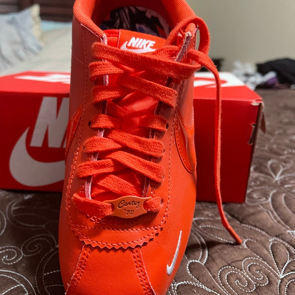 Nike 8.5 Orange